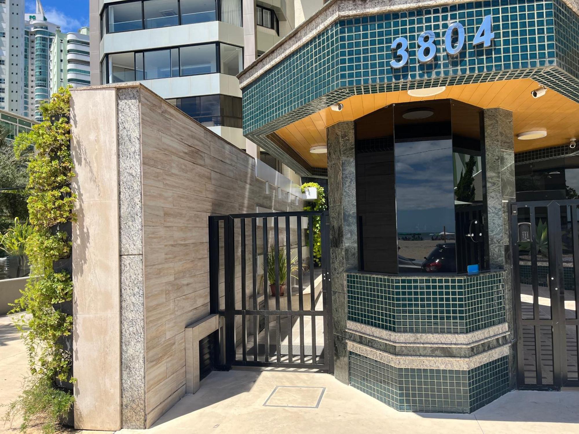 Apartamento Beira Mar Com Excelente Localizacao