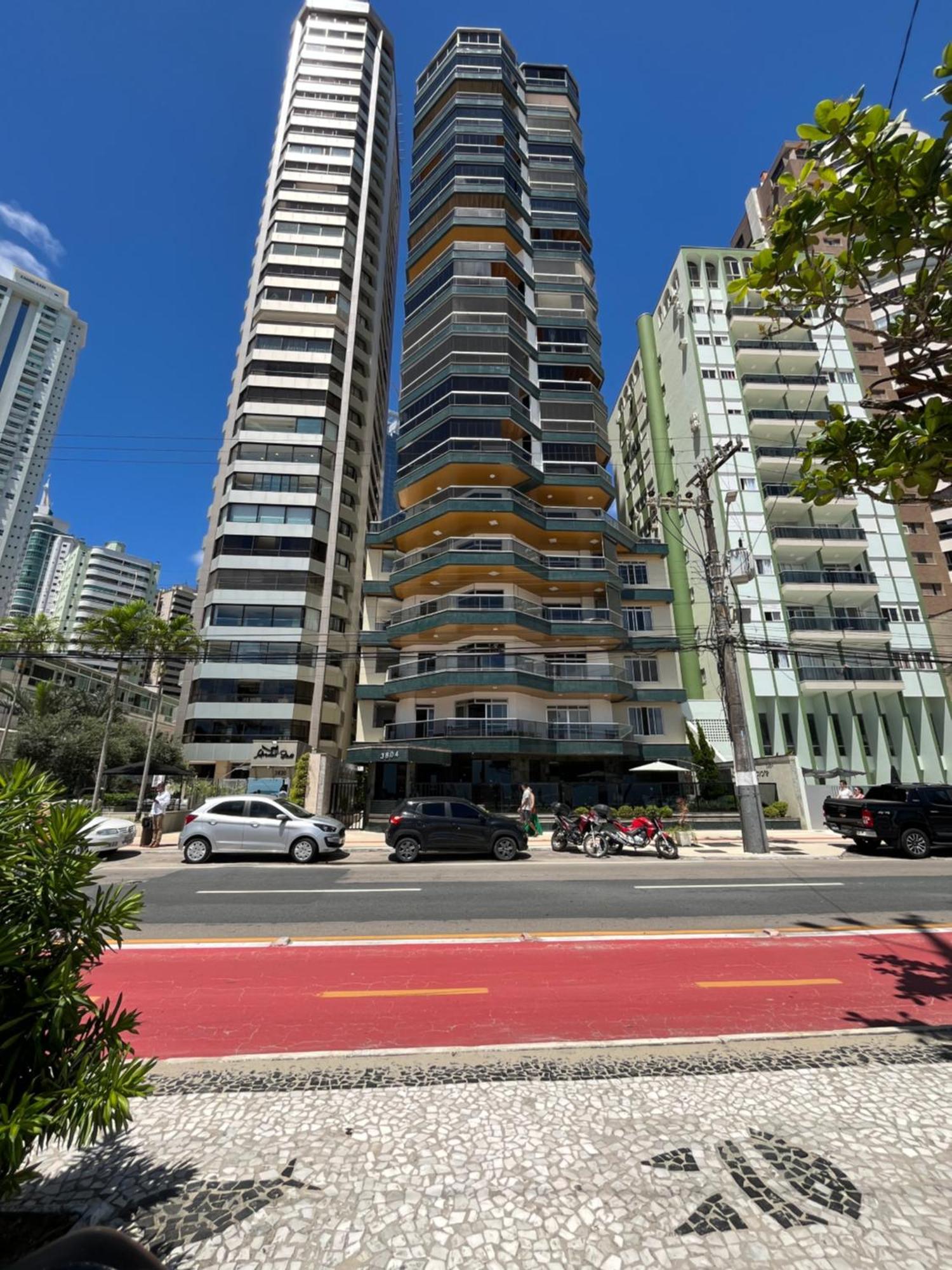 Apartamento Beira Mar Com Excelente Localizacao