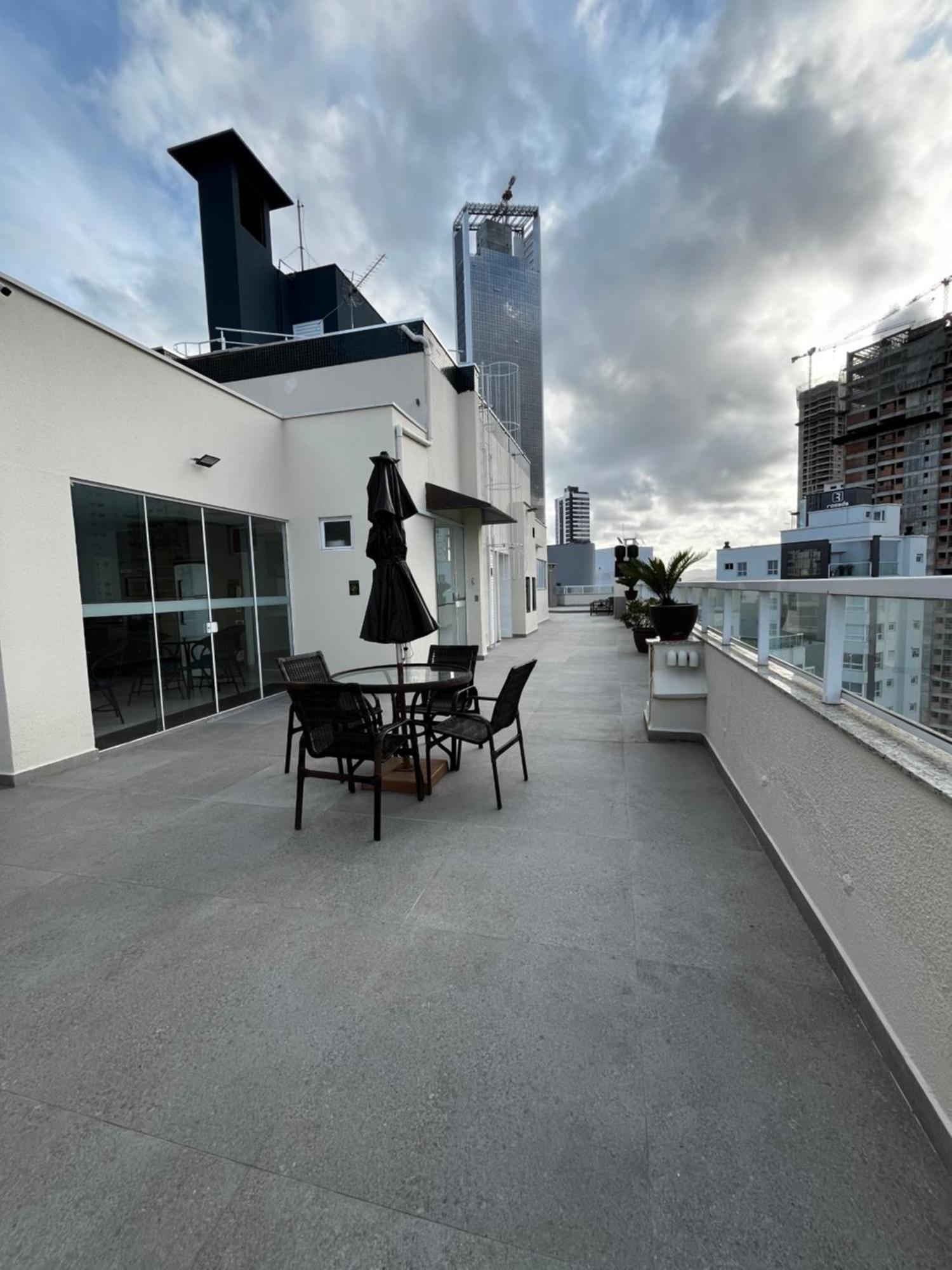 Apartamento Beira Mar Com Excelente Localizacao